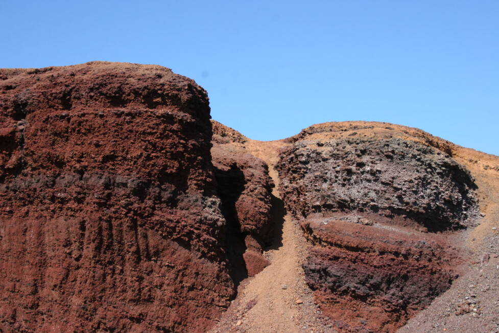 Pantelleria -diversi strati di lapilli vulcanici di Cuddie Rosse
