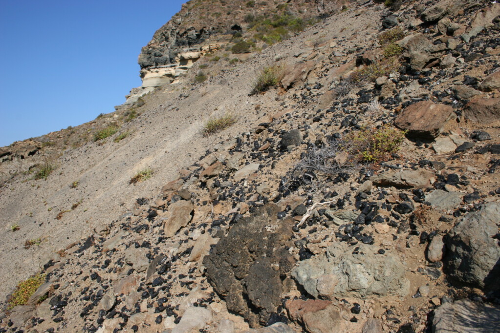 Pantelleria -Sicilia _ scarti di lavorazione di ossidiana a Balata dei Turchi